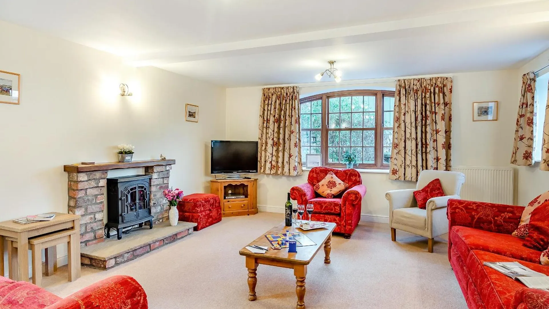 The Old Combine Shed Villa Huby